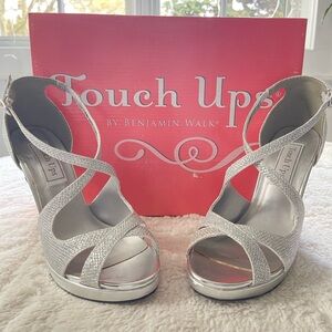 Touch Ups “Dana” Glittering Silver Heels Size 6.5   Prom ~ Wedding